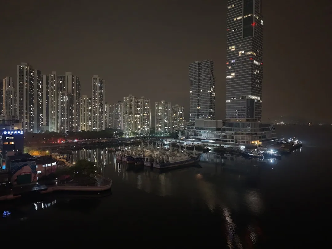 数控机床与加工中心对比：济南制造企业如何选择合适设备